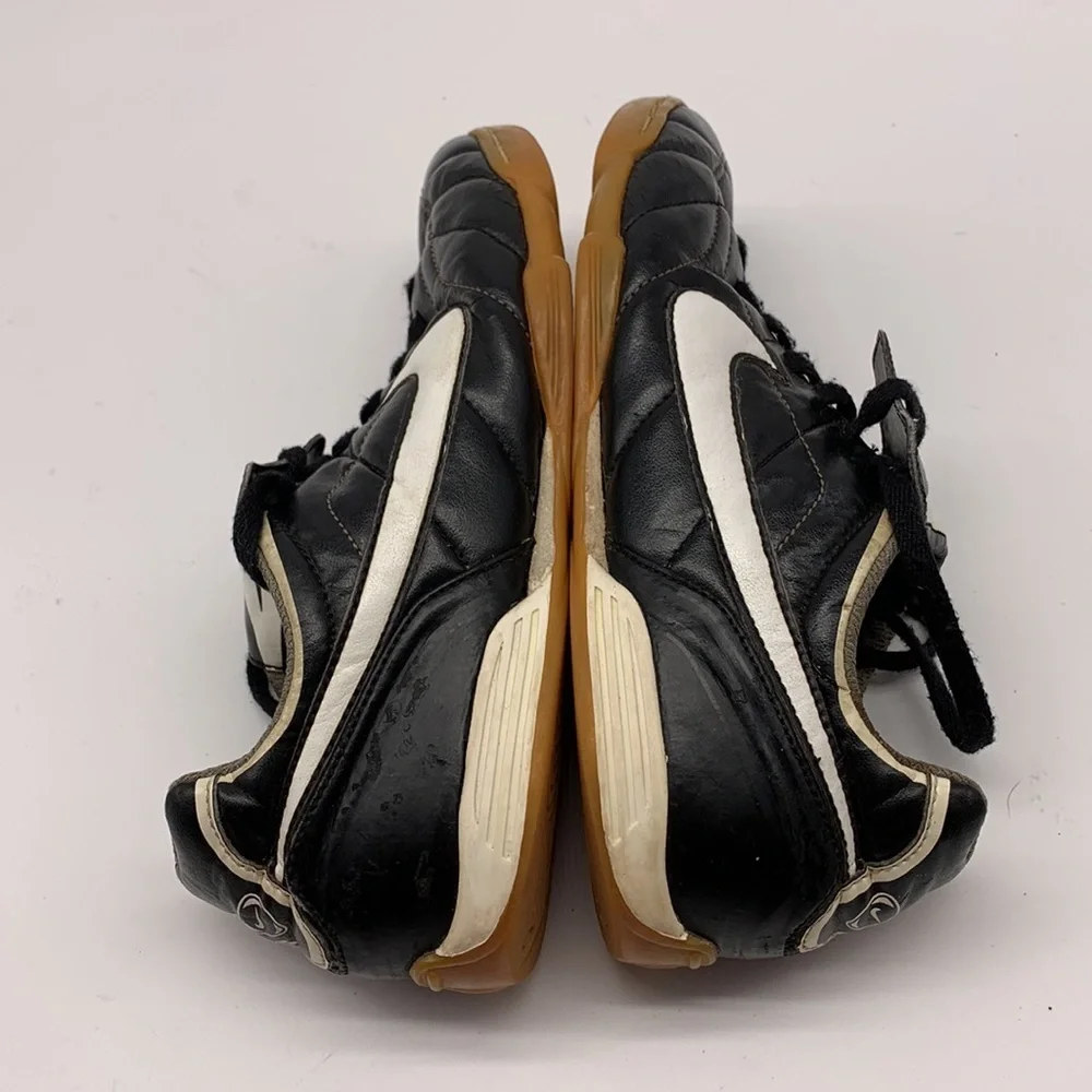 Nike Tiempo Indoor Soccer Shoes Youth size 4.5